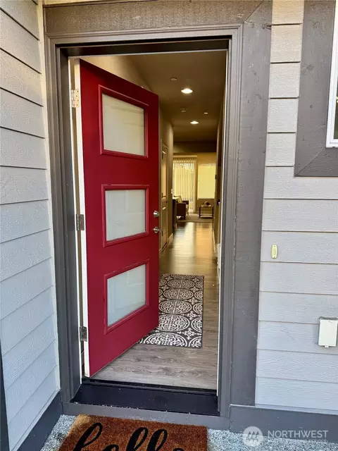Entry Way - 7921 20th Ave SE, Everett, WA 98203 photo 1 of 3