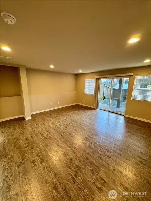 Living - 7921 20th Ave SE, Everett, WA 98203 photo 3 of 4