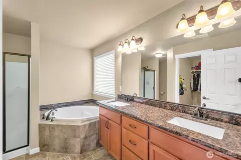 Bath - 1615 Riddell Ave NE, Orting, WA 98360 photo 2 of 3