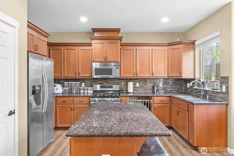 Kitchen - 1615 Riddell Ave NE, Orting, WA 98360 photo 4 of 4