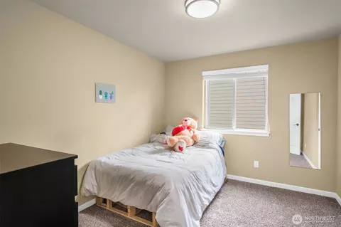 Bedroom - 1615 Riddell Ave NE, Orting, WA 98360 photo 4 of 5
