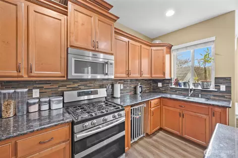 Kitchen - 1615 Riddell Ave NE, Orting, WA 98360 photo 3 of 4