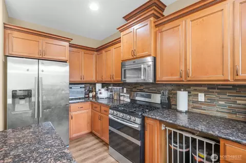 Kitchen - 1615 Riddell Ave NE, Orting, WA 98360 photo 2 of 4