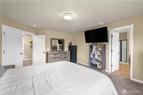 Bedroom - 1615 Riddell Ave NE, Orting, WA 98360 photo 2 of 5