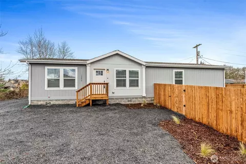 1243 SW Elzina St, Chehalis, WA 98532