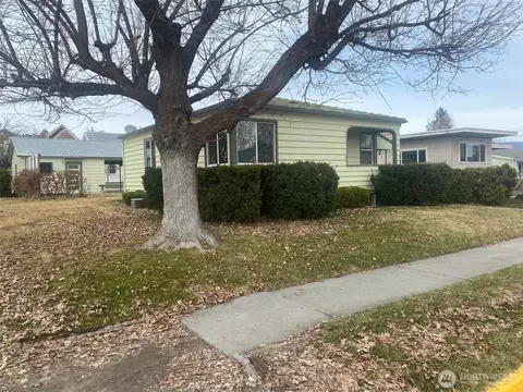224 W Apple St, Omak, WA 98841