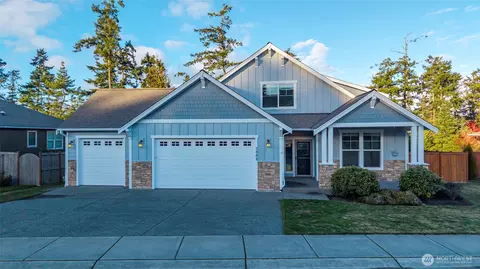 3008 SW Fairway Point Dr, Oak Harbor, WA 98277