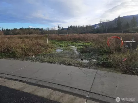 814 E 5th St, Nooksack, WA 98276