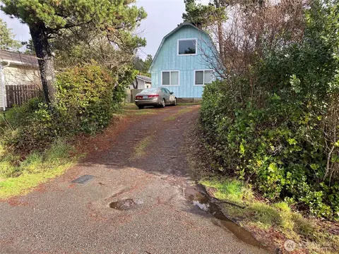 27006 Ridge Ave, Ocean Park, WA 98640