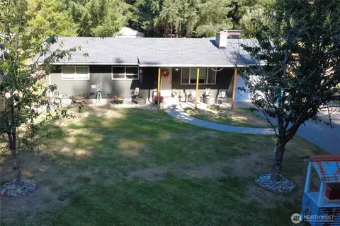 132 Coyote Ln, Castle Rock, WA 98611