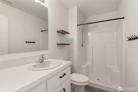 Bath - 504 Powell Ave, Winlock, WA 98596 photo 1 of 3