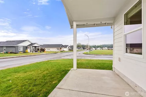 Exterior - 504 Powell Ave, Winlock, WA 98596 photo 4 of 7