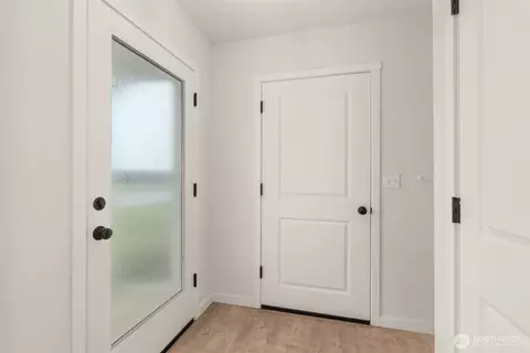 Entry Way - 504 Powell Ave, Winlock, WA 98596 photo 3 of 3