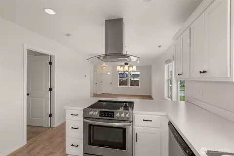 Kitchen - 504 Powell Ave, Winlock, WA 98596 photo 4 of 4