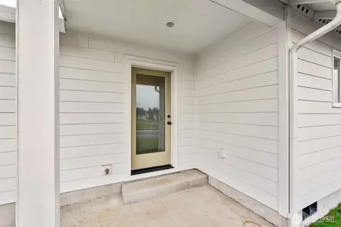 Exterior - 504 Powell Ave, Winlock, WA 98596 photo 5 of 7