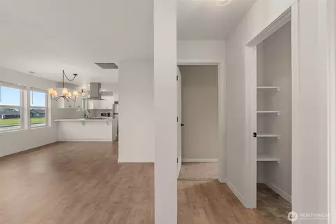 Entry Way - 504 Powell Ave, Winlock, WA 98596 photo 1 of 3