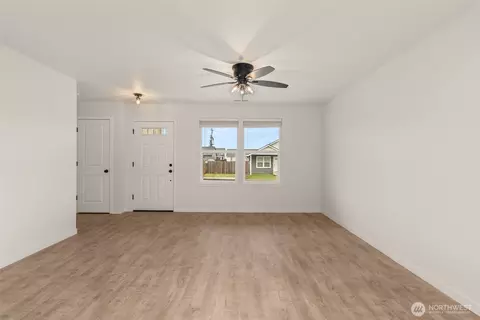 Living - 504 Powell Ave, Winlock, WA 98596 photo 1 of 3