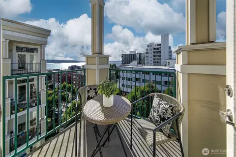 530 4th Ave W #502, Seattle, WA 98119