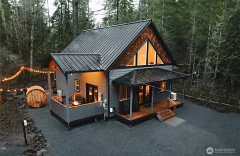 120 Pyramid Pl, Ashford, WA 98304
