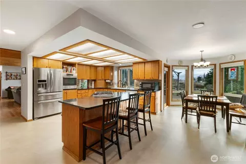 Kitchen - 39619 254th Ave SE, Enumclaw, WA 98022 photo 2 of 3