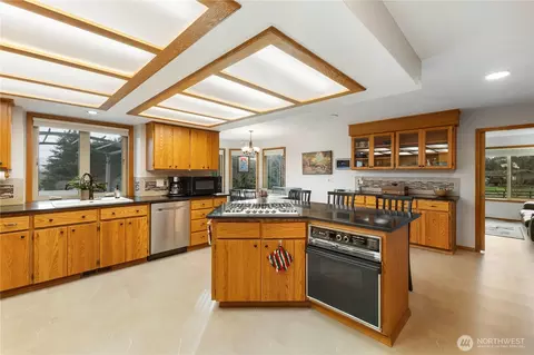 Kitchen - 39619 254th Ave SE, Enumclaw, WA 98022 photo 1 of 3