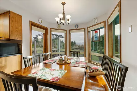 Dining - 39619 254th Ave SE, Enumclaw, WA 98022 photo 1 of 1