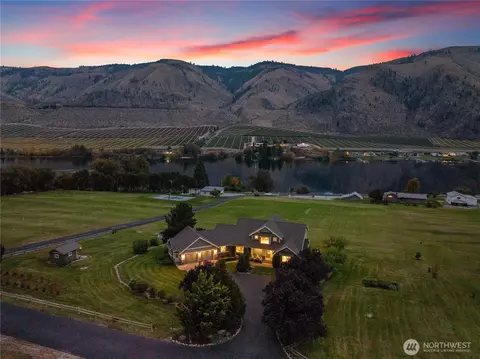 35 Sackett Glen Ln, Chelan, WA 98816