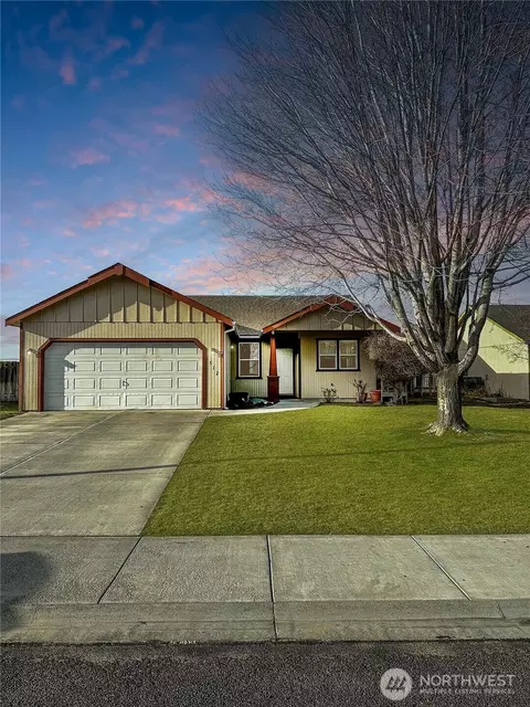 1512 S Husky Dr, Moses Lake, WA 98837