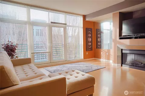 17 W Mercer St #207, Seattle, WA 98119