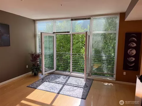 17 W Mercer St #207, Seattle, WA 98119