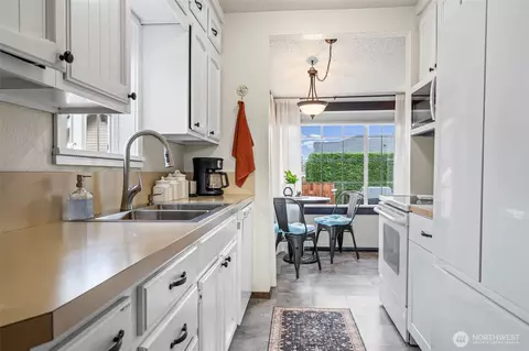Kitchen - 43128 260th Ave SE, Enumclaw, WA 98022 photo 1 of 6