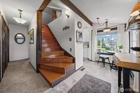 Entry Way - 43128 260th Ave SE, Enumclaw, WA 98022 photo 1 of 3
