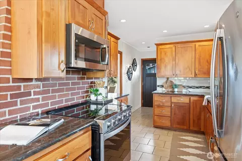 Kitchen - 1001 Maple St, Edmonds, WA 98020 photo 4 of 4