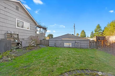 Exterior - 1001 Maple St, Edmonds, WA 98020 photo 8 of 8