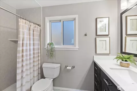 Bath - 1001 Maple St, Edmonds, WA 98020 photo 1 of 3