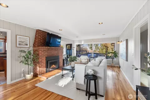 Living - 1001 Maple St, Edmonds, WA 98020 photo 1 of 3