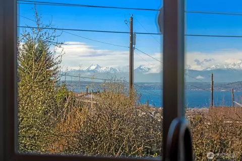 View/Area - 1001 Maple St, Edmonds, WA 98020 photo 1 of 5