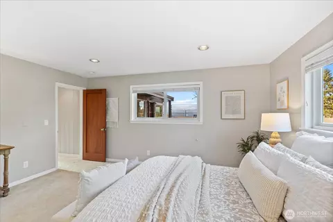 Bedroom - 1001 Maple St, Edmonds, WA 98020 photo 2 of 6