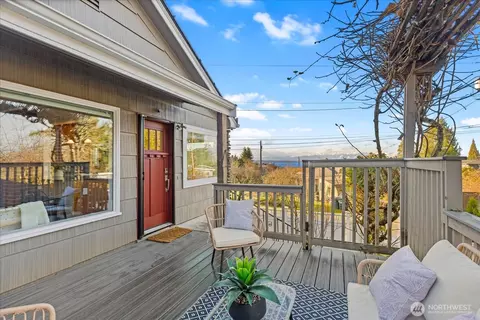 Exterior - 1001 Maple St, Edmonds, WA 98020 photo 6 of 8