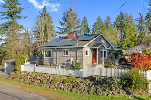 Exterior - 1001 Maple St, Edmonds, WA 98020 photo 4 of 8