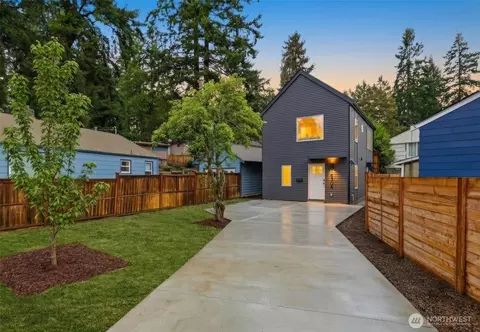 14304 1st Ave NW, Seattle, WA 98133