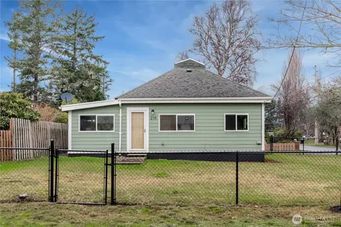 214 17th St NE, Long Beach, WA 98631
