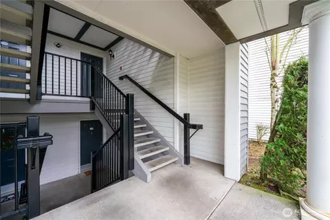 15415 35th Ave W #F204, Lynnwood, WA 98087