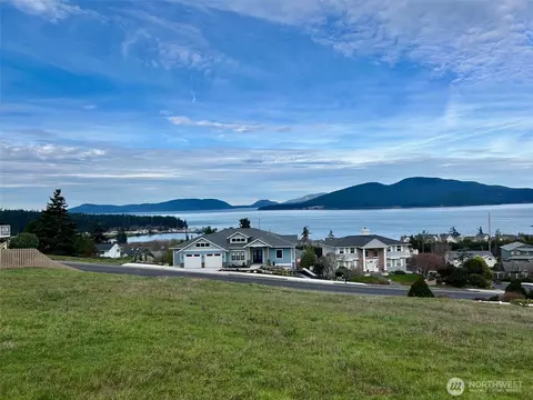 4507 Cypress Dr, Anacortes, WA 98221