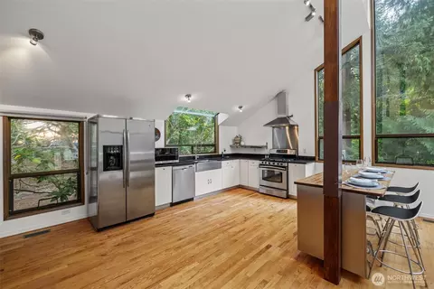 Kitchen - 4714 175th St SE, Bothell, WA 98012 photo 1 of 6