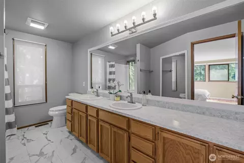 Bath - 4714 175th St SE, Bothell, WA 98012 photo 1 of 2