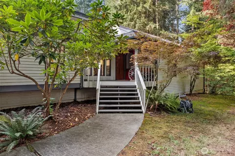Exterior - 4714 175th St SE, Bothell, WA 98012 photo 2 of 9