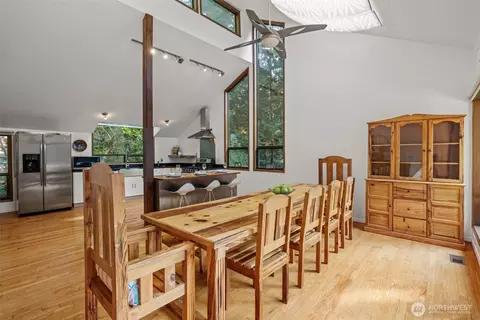 Dining - 4714 175th St SE, Bothell, WA 98012 photo 1 of 2