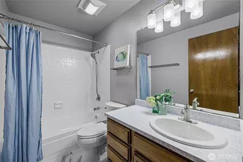 Bath - 4714 175th St SE, Bothell, WA 98012 photo 2 of 2