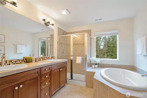 Bath - 3618 202nd St SE, Bothell, WA 98012 photo 1 of 3
